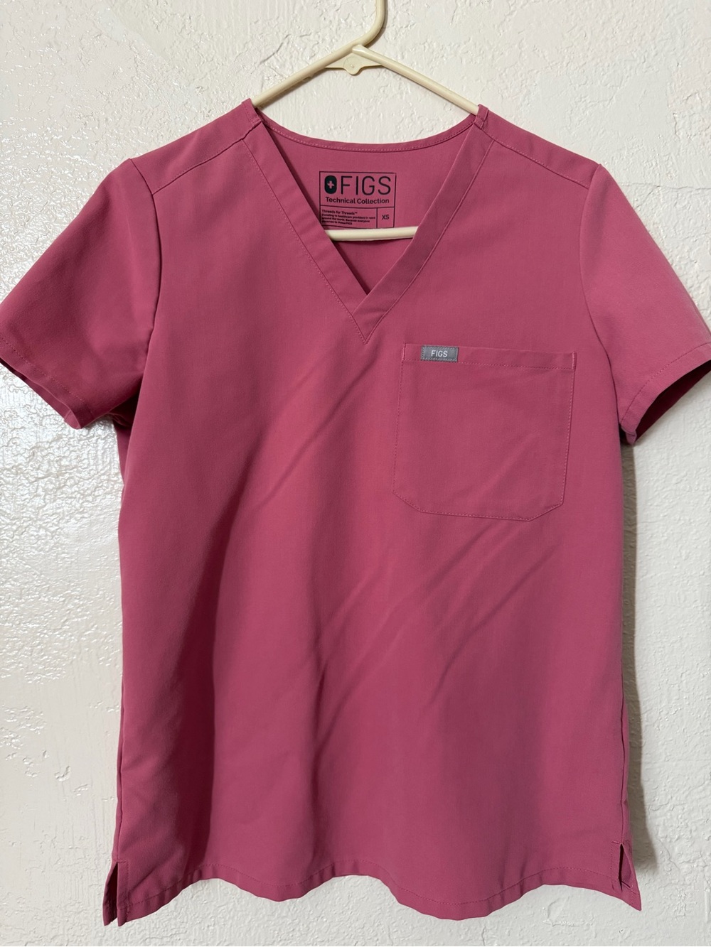 FIGS Women's Scrub Set in Rose Pink (Quartz)